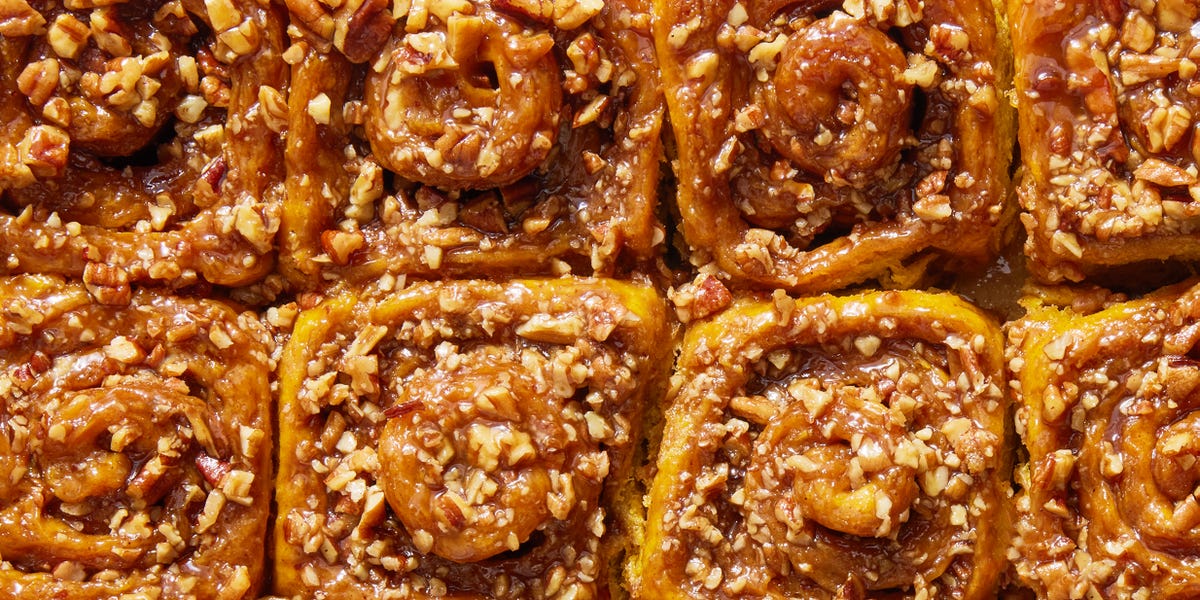 Mastering Pumpkin Sticky Buns: Custardy Filling & Syrup Topping